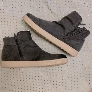 Size 8.5 True Craft Dark Grey ankle high shoes